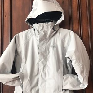 REI women’s water/windproof jacket